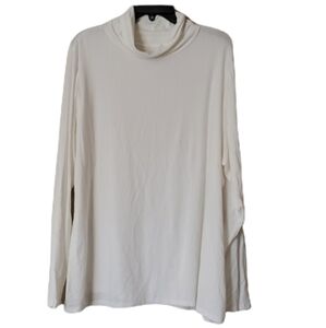 NWT Investments essentials long slv plus sz top